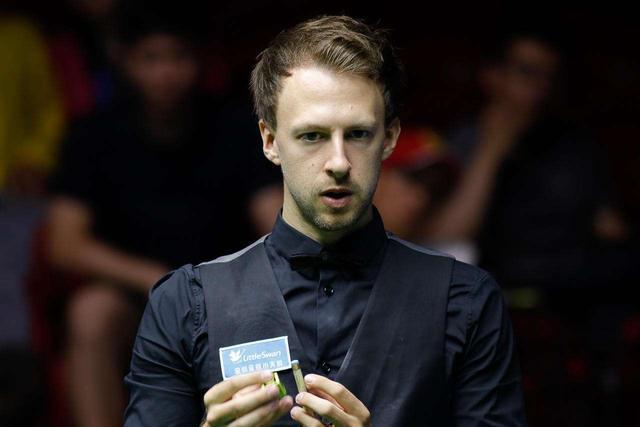 他在中场的 他在中场的