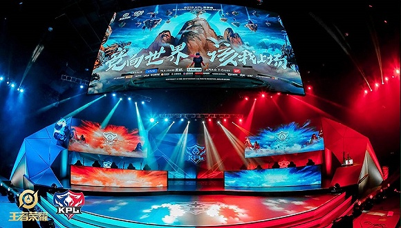 打入制胜球的劳塔罗，激动坏了！